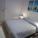 Апартаменты Sunset Court Self Catering Sea View