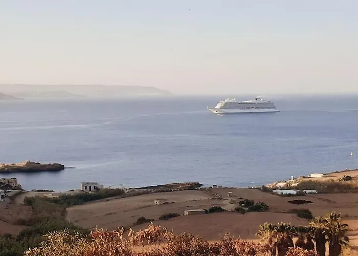 Sunset Court Self Catering Sea View Għajnsielem